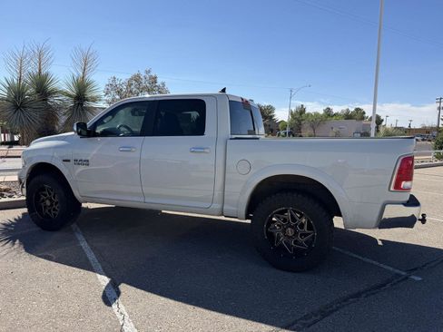 Used 2018 RAM 1500 Laramie AWD/4WD image 2