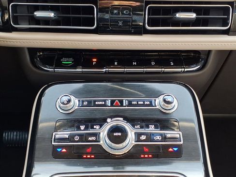 Certified 2022 Lincoln Nautilus AWD w/ Premium Package image 25