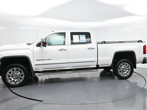 Used 2019 GMC Sierra 2500 Denali w/ Duramax Plus Package AWD/4WD image 4