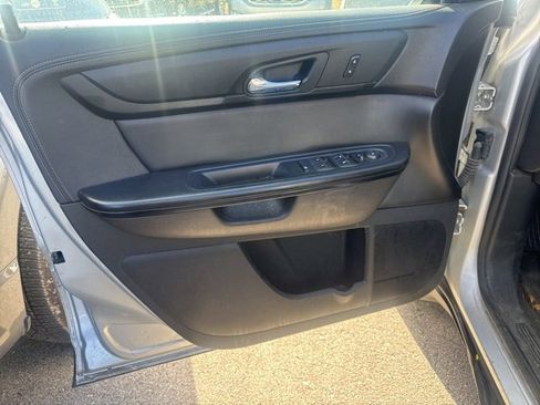 Used 2016 Chevrolet Traverse LT image 8