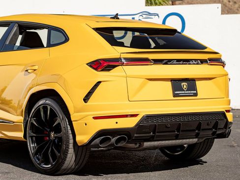 Used 2021 Lamborghini Urus AWD/4WD image 10