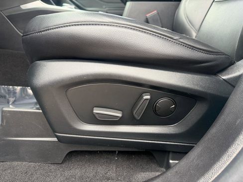 Used 2020 Ford Explorer XLT w/ Equipment Group 202A image 28