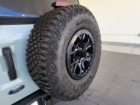 Used 2023 Ford Bronco Wildtrak image 16