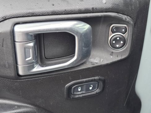 Used 2024 Jeep Wrangler Unlimited Rubicon w/ Safety Group image 36