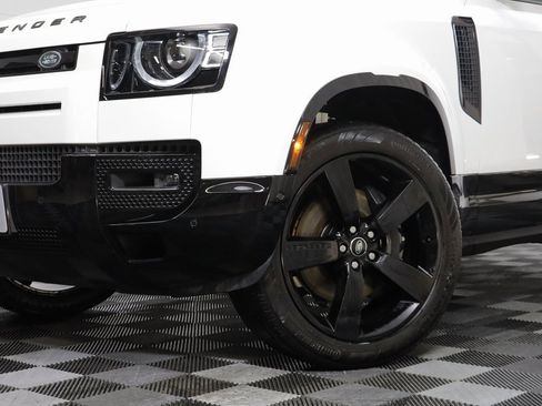 Used 2025 Land Rover Defender 110 X-Dynamic SE image 3