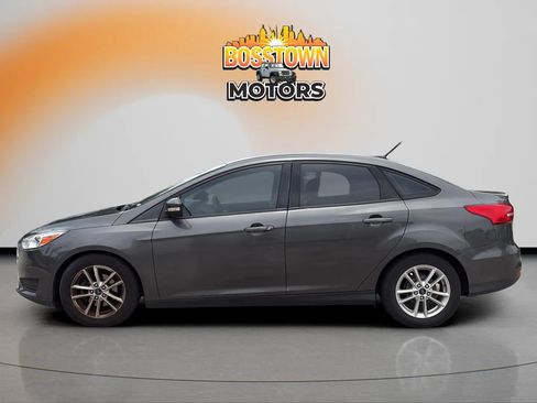 Used 2016 Ford Focus SE FWD image 3