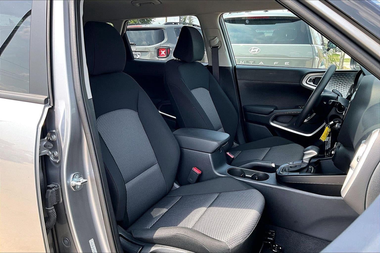 Used 2025 Kia Soul LX w/ LX Technology Package FWD image 27