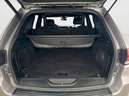 Used 2019 Jeep Grand Cherokee Altitude AWD/4WD image 9