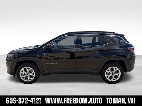 Used 2026 Jeep Compass Latitude AWD/4WD image 2