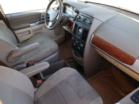 Used 2008 Chrysler Town & Country Touring image 18
