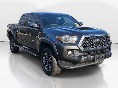Used 2018 Toyota Tacoma TRD Sport image 1