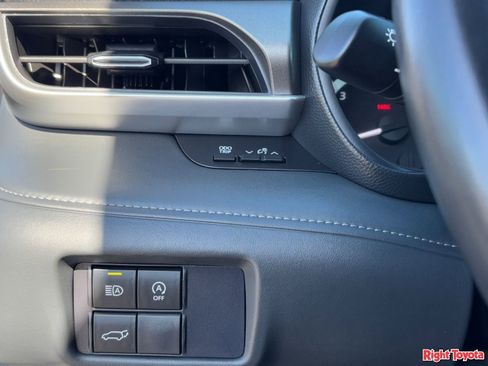 Used 2025 Toyota Highlander LE image 31