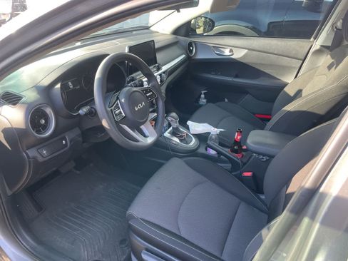 Used 2022 Kia Forte LXS FWD image 5