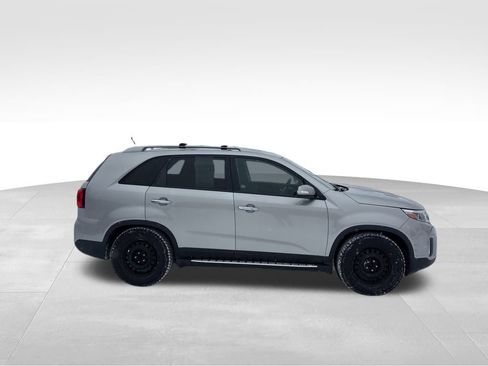 Used 2015 Kia Sorento LX image 3