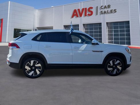 Used 2025 Volkswagen Atlas Cross Sport SE image 5