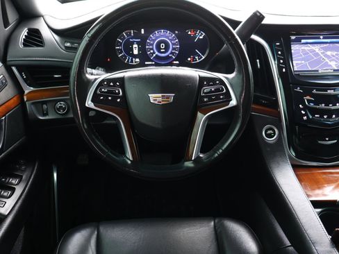 Used 2018 Cadillac Escalade Luxury image 14