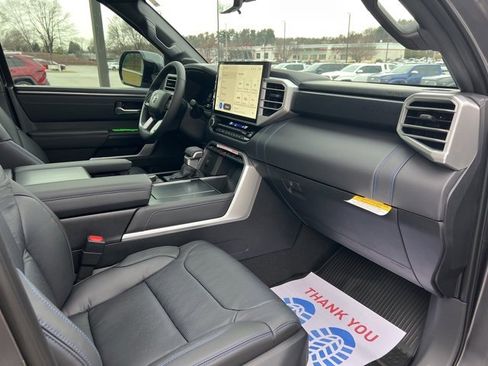 Used 2025 Toyota Tundra Platinum image 39