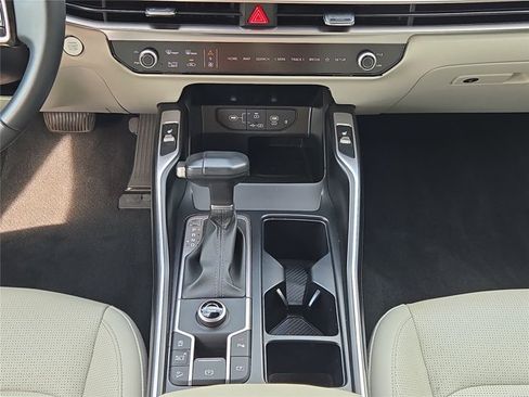 Certified 2025 Kia Sorento S FWD image 45