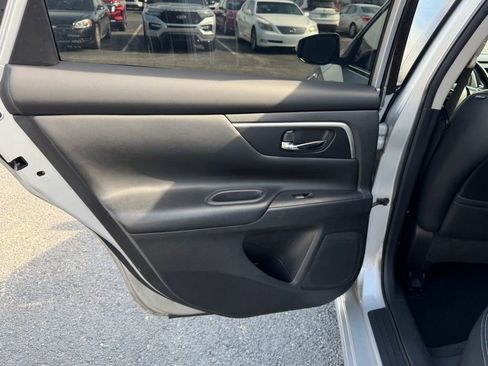 Used 2016 Nissan Altima 2.5 SL w/ 2.5 Technology w/LED Package FWD image 16