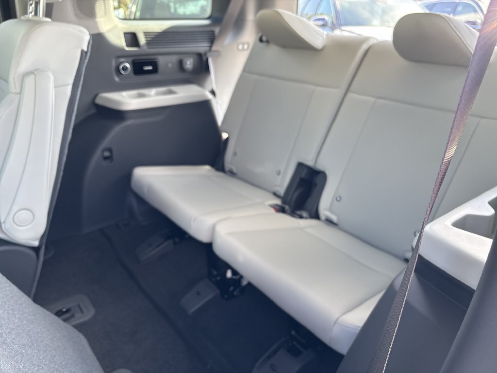 New 2027 Hyundai Santa Fe Limited w/ Tow & Go Package FWD image 31
