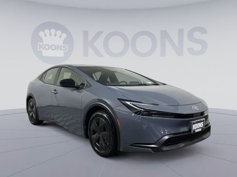 Used 2025 Toyota Prius LE image 10