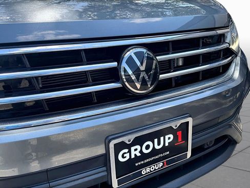 Used 2024 Volkswagen Tiguan SE FWD image 32
