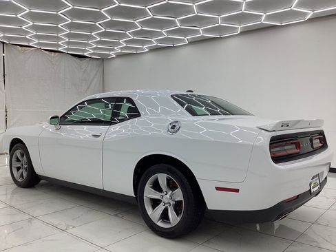 Used 2019 Dodge Challenger SXT RWD image 11