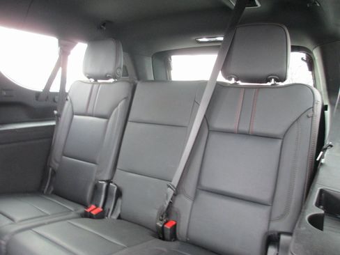 Used 2023 Chevrolet Suburban RST w/ Luxury Package image 21