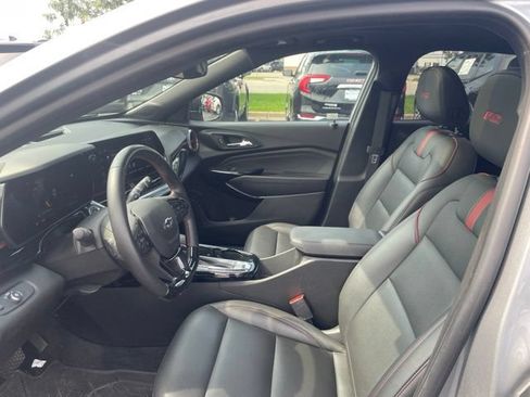 Used 2024 Chevrolet Trax RS w/ Sunroof Package FWD image 8