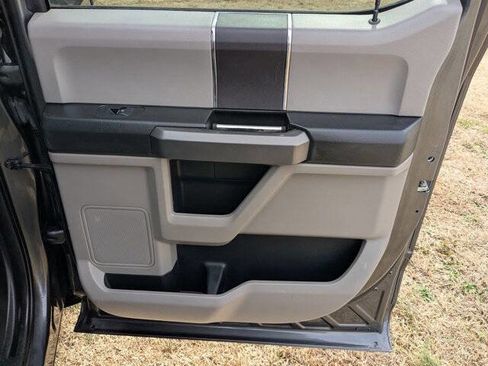 Used 2018 Ford F150 XLT image 32