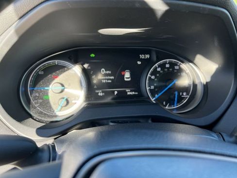 Used 2024 Toyota Venza LE image 12