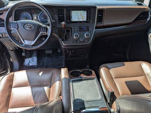 Used 2019 Toyota Sienna Limited Premium w/ Carpet Mat Package FWD image 16