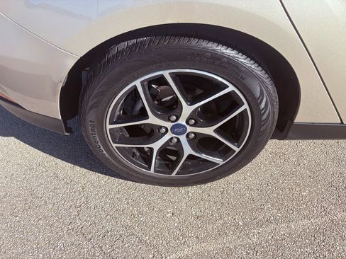 Used 2018 Ford Focus SEL image 32