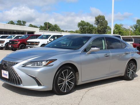 Used 2024 Lexus ES 250 w/ Premium Package AWD/4WD image 2