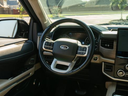 Used 2024 Ford Expedition Limited RWD image 23