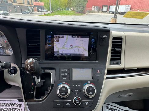 Used 2017 Toyota Sienna XLE Premium w/ Outdoor Package AWD/4WD image 22