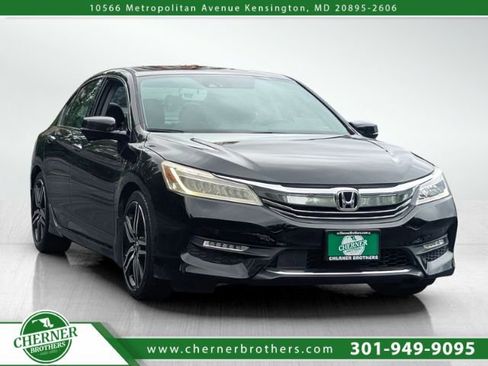 Used 2017 Honda Accord Touring image 1
