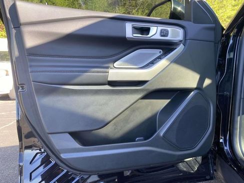 Used 2023 Ford Explorer Limited w/ Limited Technology Package image 22