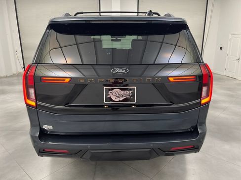 Used 2025 Ford Expedition Tremor AWD/4WD image 8