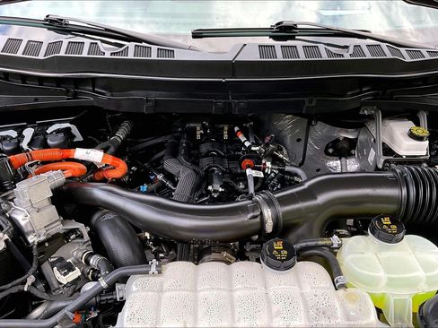 Certified 2025 Ford F150 Platinum w/ Equipment Group 702A High AWD/4WD image 10