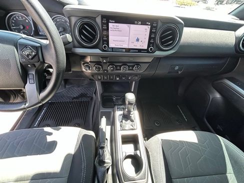 Used 2020 Toyota Tacoma TRD Off-Road w/ Technology Package AWD/4WD image 18
