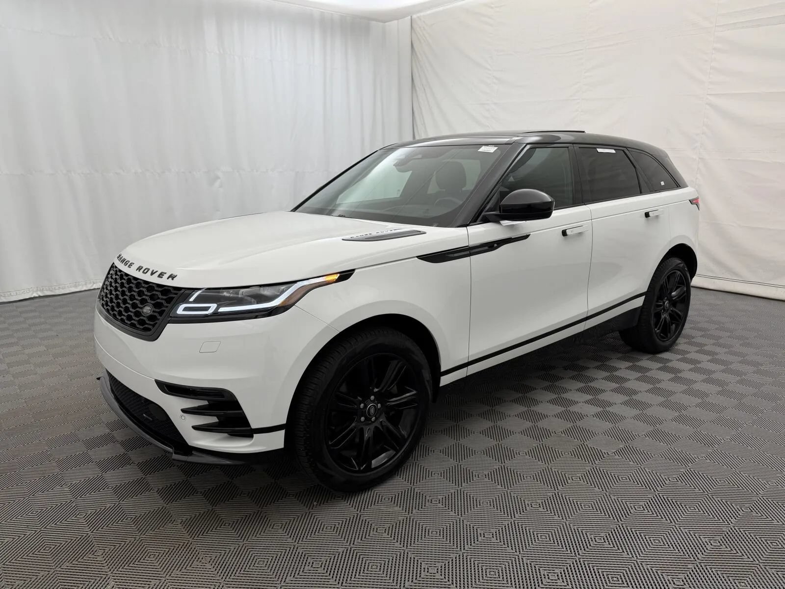 Used 2023 Land Rover Range Rover Velar R-Dynamic S AWD/4WD image 2
