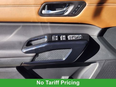 New 2026 Nissan Pathfinder Platinum image 17