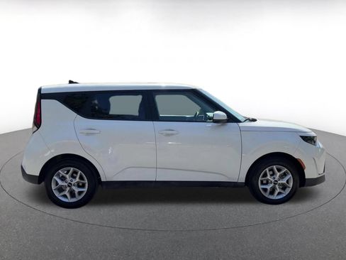 Used 2025 Kia Soul LX w/ LX Technology Package FWD image 16