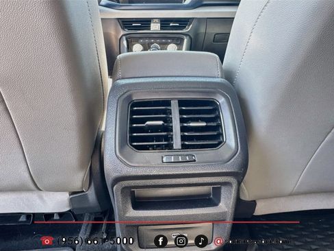 Used 2023 Volkswagen Taos SE w/ Panoramic Sunroof Package FWD image 23