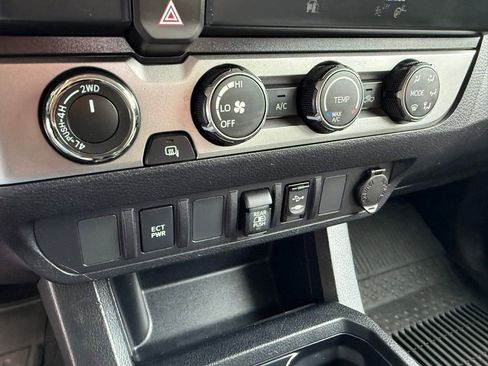Used 2019 Toyota Tacoma SR5 AWD/4WD image 23
