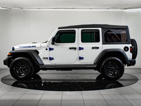 Used 2025 Jeep Wrangler Sport image 5