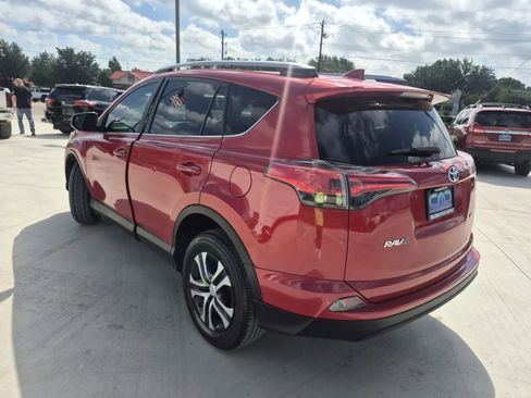 Used 2017 Toyota RAV4 LE FWD image 8
