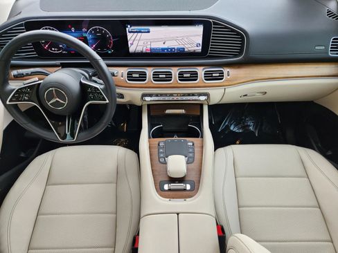 Certified 2025 Mercedes-Benz GLS 450 4MATIC image 19