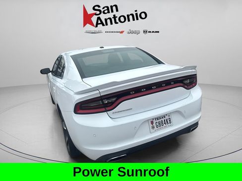 Used 2017 Dodge Charger SE w/ Power Sunroof Group RWD image 9